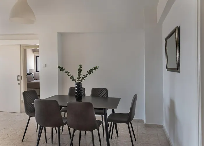 Phaedrus Living Seaview Phinikoudes Flat *